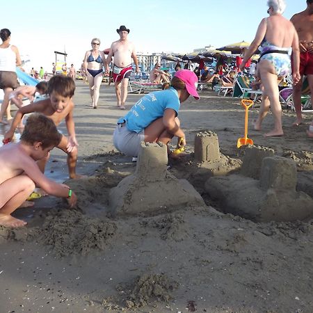 Hotel Atmosfere Beach Cesenatico Eksteriør billede