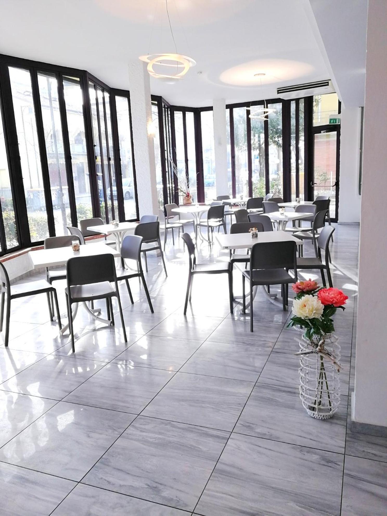 Hotel Atmosfere Beach Cesenatico Eksteriør billede